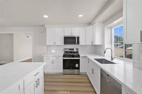Kitchen - 6736 Whitewood St, Simi Valley, CA 93063 photo 3 of 4