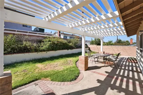 Exterior - 6736 Whitewood St, Simi Valley, CA 93063 photo 6 of 8