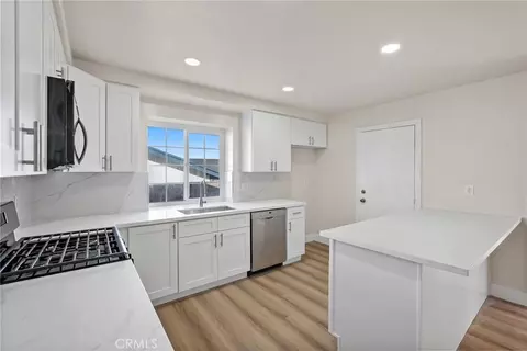 Kitchen - 6736 Whitewood St, Simi Valley, CA 93063 photo 2 of 4