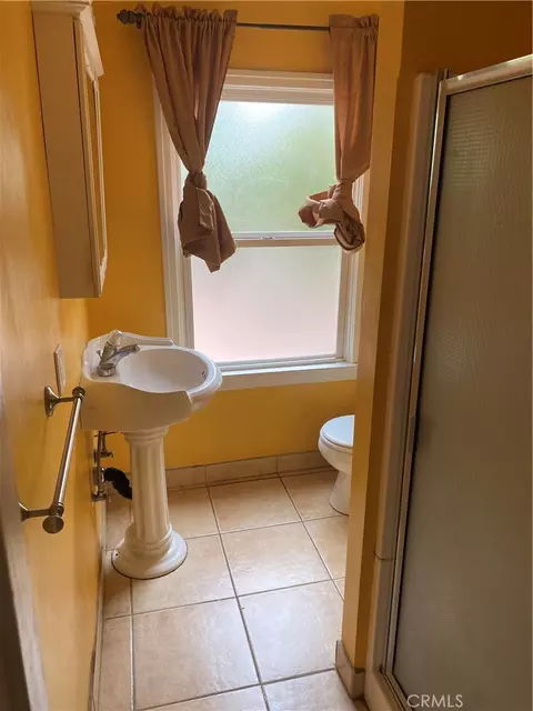 Bath - 408 Raymond, Glendale, CA 91201 photo 1 of 3