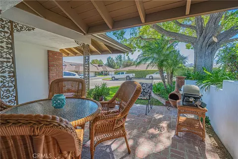 26811 Oak Branch Cir, Newhall, CA 91321