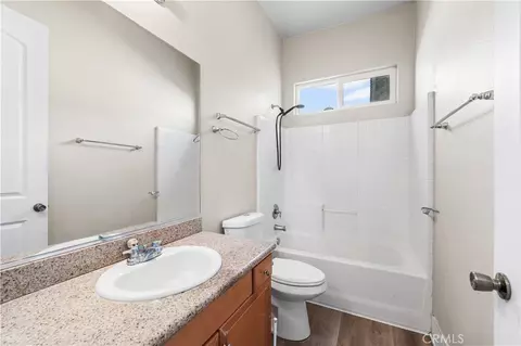 Bath - 12573 Cabazon Ct, Apple Valley, CA 92308 photo 2 of 2