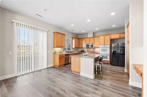 Entry Way - 12573 Cabazon Ct, Apple Valley, CA 92308 photo 5 of 6