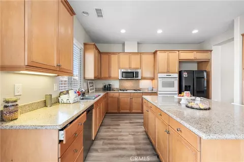Kitchen - 12573 Cabazon Ct, Apple Valley, CA 92308 photo 1 of 2