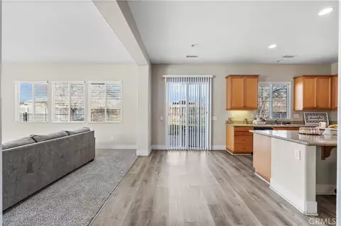 Entry Way - 12573 Cabazon Ct, Apple Valley, CA 92308 photo 4 of 6