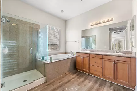 Bath - 12573 Cabazon Ct, Apple Valley, CA 92308 photo 1 of 2