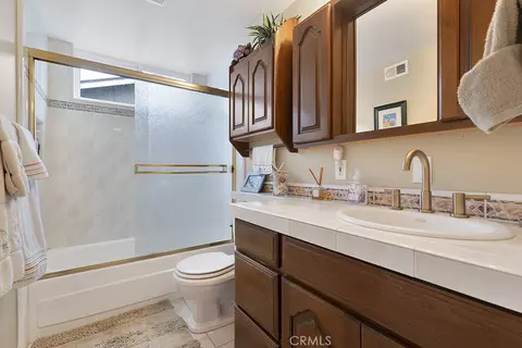Bath - 2880 Barnes St, Simi Valley, CA 93065 photo 1 of 2