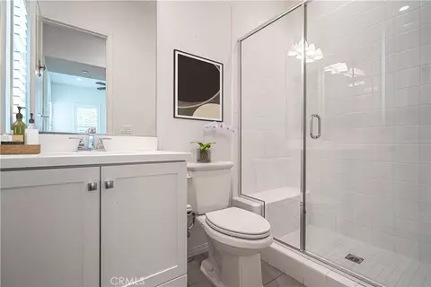 Bath - 20551 Arden Pl, Saugus, CA 91350 photo 1 of 5