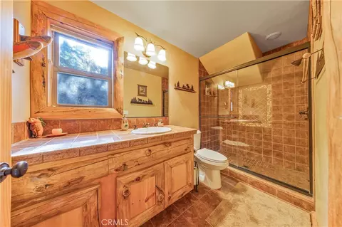 Bath - 1349 Lassen Dr, Big Bear Lake, CA 92315 photo 2 of 3