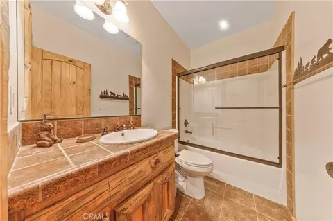 Bath - 1349 Lassen Dr, Big Bear Lake, CA 92315 photo 3 of 3