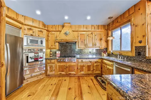 Kitchen - 1349 Lassen Dr, Big Bear Lake, CA 92315 photo 1 of 2