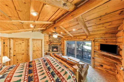 Bedroom - 1349 Lassen Dr, Big Bear Lake, CA 92315 photo 2 of 5