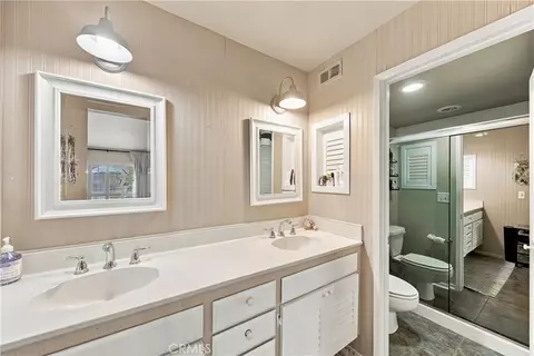 Bath - 22617 Copper Hl, Saugus, CA 91350 photo 1 of 2