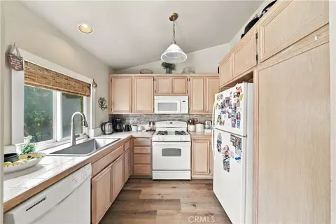 Kitchen - 22617 Copper Hl, Saugus, CA 91350 photo 1 of 2