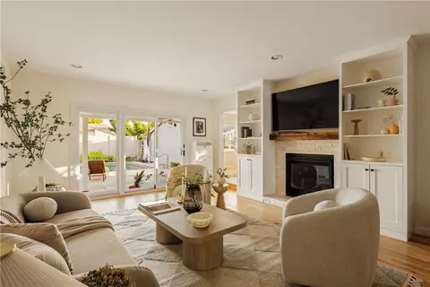 23642 Oxnard, Woodland Hills, CA 91367