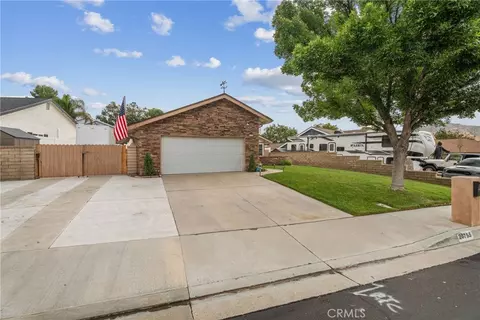 Exterior - 20755 Benz, Saugus, CA 91350 photo 7 of 10