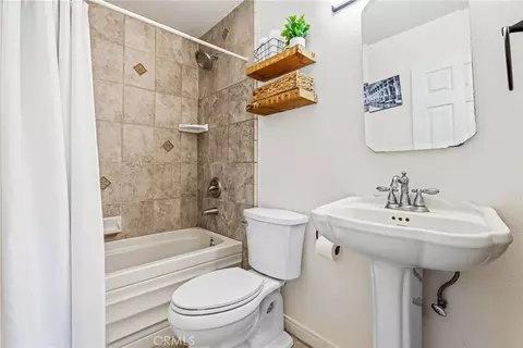 Bath - 27394 Onlee, Saugus, CA 91350 photo 2 of 2