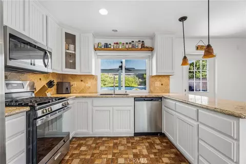 Kitchen - 27394 Onlee, Saugus, CA 91350 photo 2 of 3