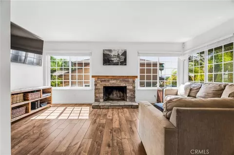 Living - 27394 Onlee, Saugus, CA 91350 photo 2 of 3