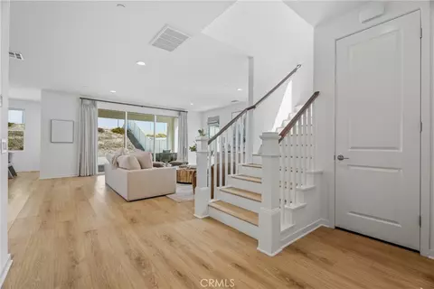 Entry Way - 28526 Sparrow, Saugus, CA 91350 photo 3 of 11