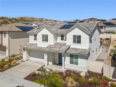 Exterior - 28526 Sparrow, Saugus, CA 91350 photo 2 of 11