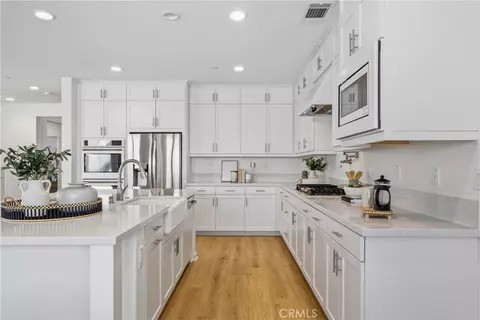 Kitchen - 28526 Sparrow, Saugus, CA 91350 photo 2 of 2