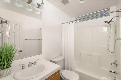 Bath - 1093 Meridian Ct, Oceanside, CA 92057 photo 5 of 7