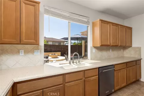 Kitchen - 1093 Meridian Ct, Oceanside, CA 92057 photo 3 of 6