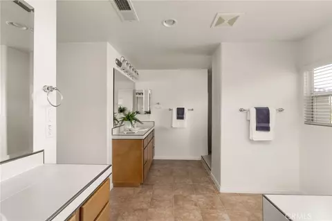 Bath - 1093 Meridian Ct, Oceanside, CA 92057 photo 1 of 7