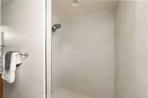Bath - 1093 Meridian Ct, Oceanside, CA 92057 photo 3 of 7