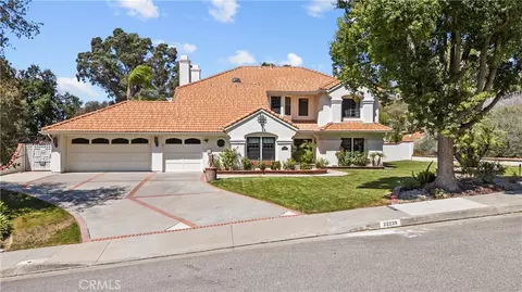 Exterior - 22239 Rolling Ridge Dr, Saugus, CA 91350 photo 8 of 18