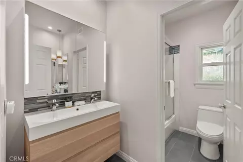 Bath - 22239 Rolling Ridge Dr, Saugus, CA 91350 photo 3 of 8