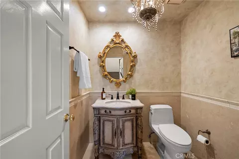 Bath - 22239 Rolling Ridge Dr, Saugus, CA 91350 photo 2 of 8