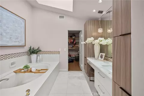 Bath - 22239 Rolling Ridge Dr, Saugus, CA 91350 photo 8 of 8