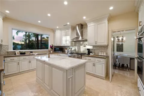 Kitchen - 22239 Rolling Ridge Dr, Saugus, CA 91350 photo 3 of 6