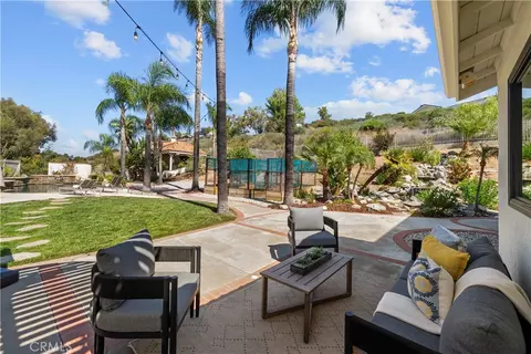 Exterior - 22239 Rolling Ridge Dr, Saugus, CA 91350 photo 11 of 18