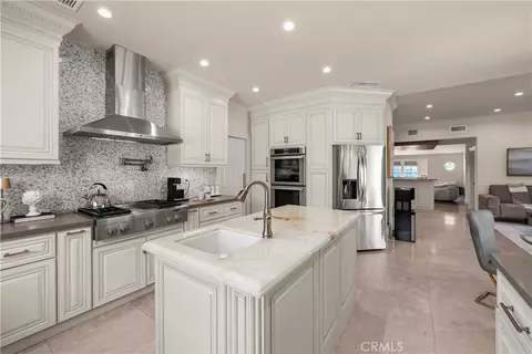 Kitchen - 22239 Rolling Ridge Dr, Saugus, CA 91350 photo 5 of 6