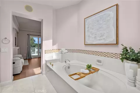Bath - 22239 Rolling Ridge Dr, Saugus, CA 91350 photo 7 of 8