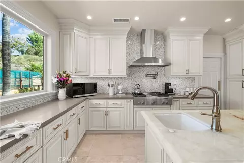 Kitchen - 22239 Rolling Ridge Dr, Saugus, CA 91350 photo 4 of 6