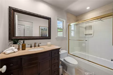 Bath - 22239 Rolling Ridge Dr, Saugus, CA 91350 photo 1 of 8