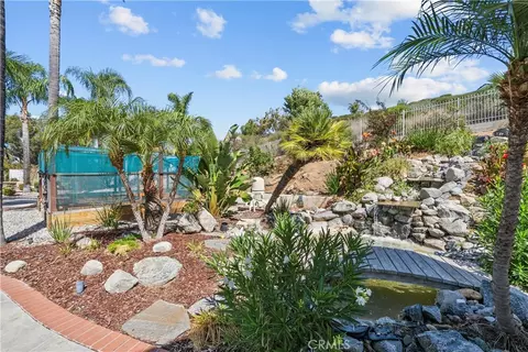Exterior - 22239 Rolling Ridge Dr, Saugus, CA 91350 photo 14 of 18