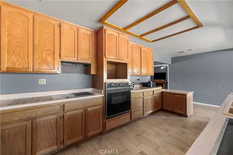 Kitchen - 12579 Kewanna, Apple Valley, CA 92308 photo 5 of 5
