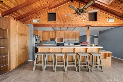 Kitchen - 12579 Kewanna, Apple Valley, CA 92308 photo 2 of 5