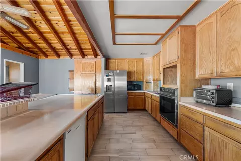 Kitchen - 12579 Kewanna, Apple Valley, CA 92308 photo 3 of 5