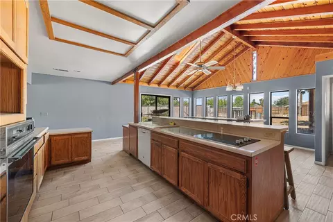 Kitchen - 12579 Kewanna, Apple Valley, CA 92308 photo 4 of 5