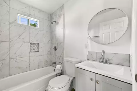 Bath - 7455 Blewett Ave, Van Nuys, CA 91406 photo 4 of 4