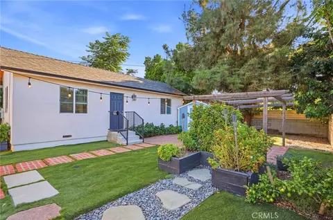 Exterior - 7455 Blewett Ave, Van Nuys, CA 91406 photo 8 of 9