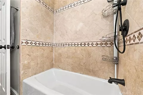 Bath - 7455 Blewett Ave, Van Nuys, CA 91406 photo 2 of 4