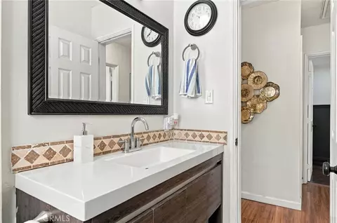 Bath - 7455 Blewett Ave, Van Nuys, CA 91406 photo 3 of 4
