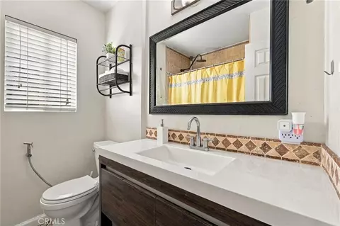Bath - 7455 Blewett Ave, Van Nuys, CA 91406 photo 1 of 4